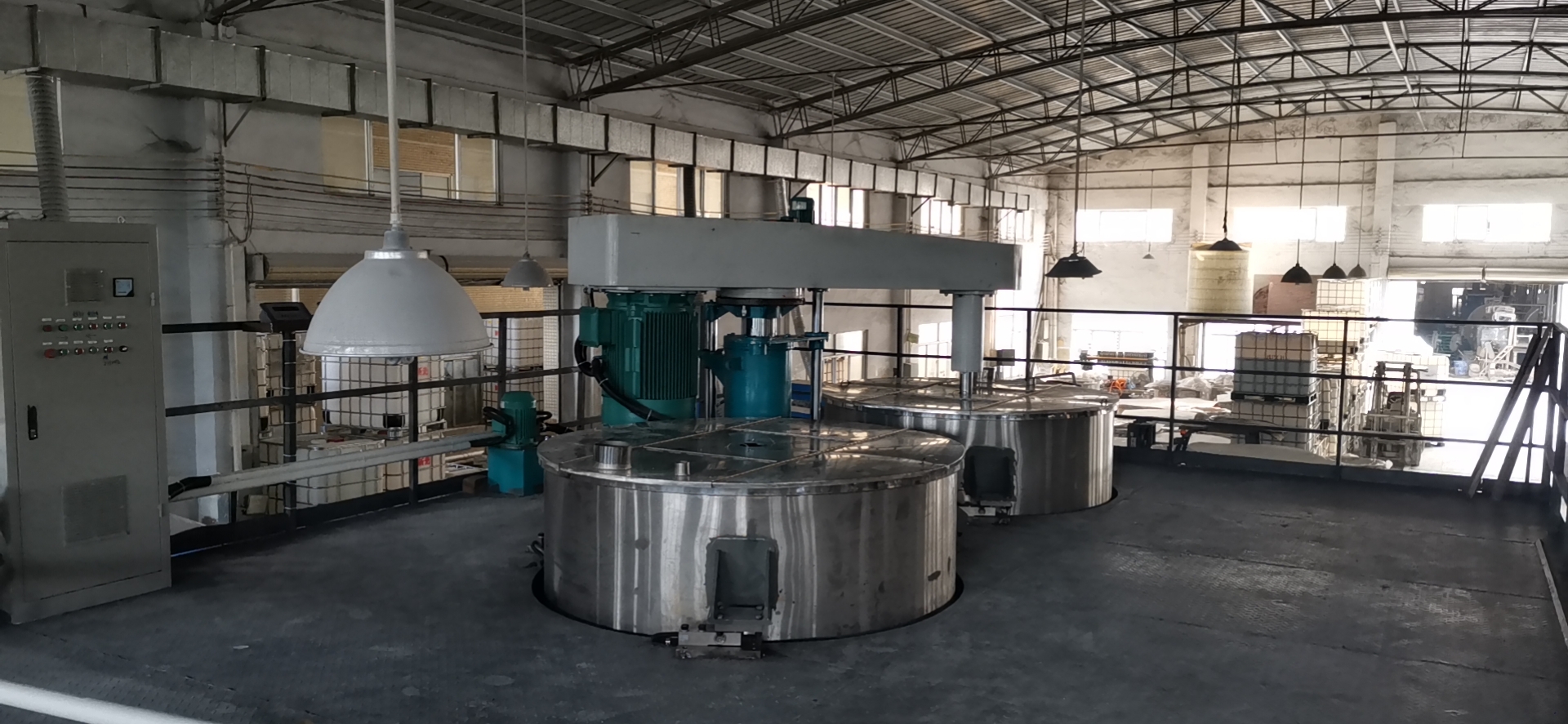 可用于一機兩缸的分散機（帶平臺）(圖2)