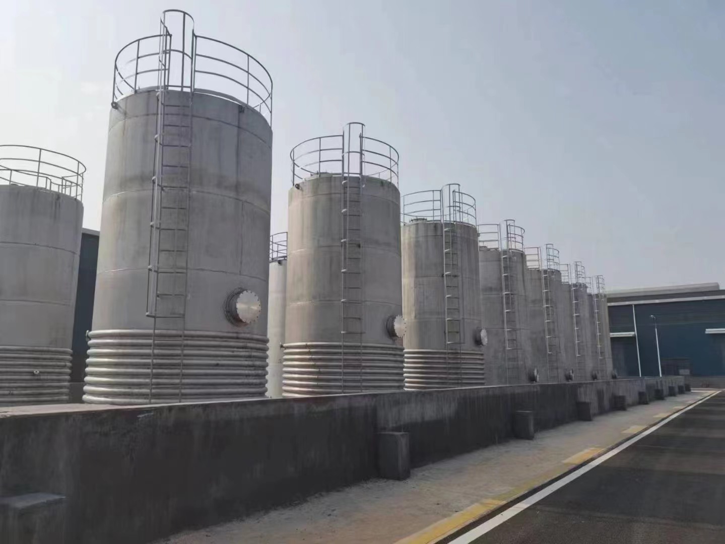 廣西萬磊集團(tuán)化工儲(chǔ)罐 埋地儲(chǔ)罐 立式儲(chǔ)罐 工程總包