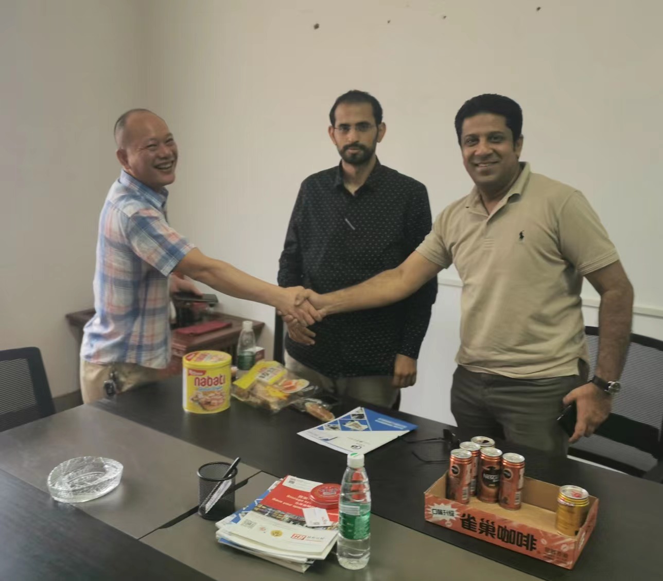 發(fā)往 迪拜 阿聯(lián)酋 高速分散機(jī) 及蝶式攪拌機(jī)采購項(xiàng)目